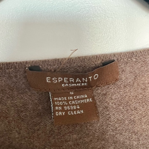 100% Cashmere sweater brown v-neck size small. - Picture 4 of 4